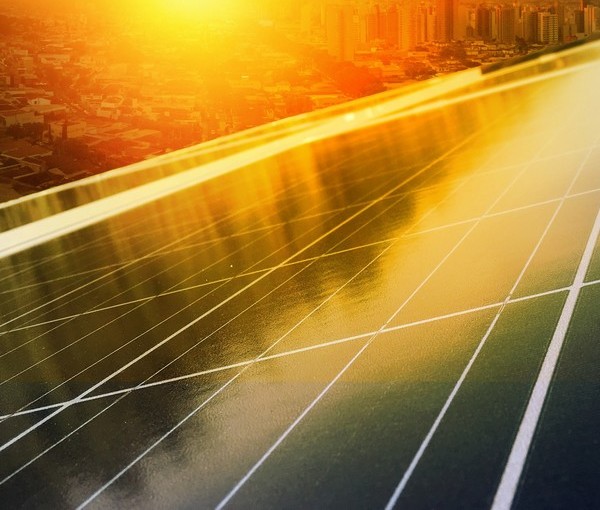 Działanie instalacji solarnych – wykorzystanie energii słonecznej